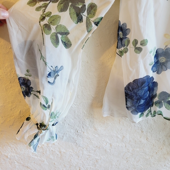 NICHOLAS Blue Rose Cold Shoulder Floral Silk Blouse NWT Size 4 - Picture 12 of 16